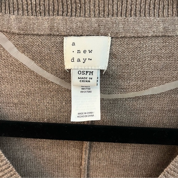 A New Day Tan Oversized V-Neck Sweater Poncho One Size - Picture 4 of 7